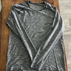 Men's Gray Lululemon Long Sleeve Shirt